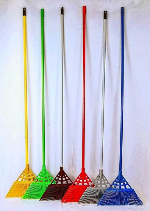 Plastic Garden Kharata 20'' (Metal Stick)